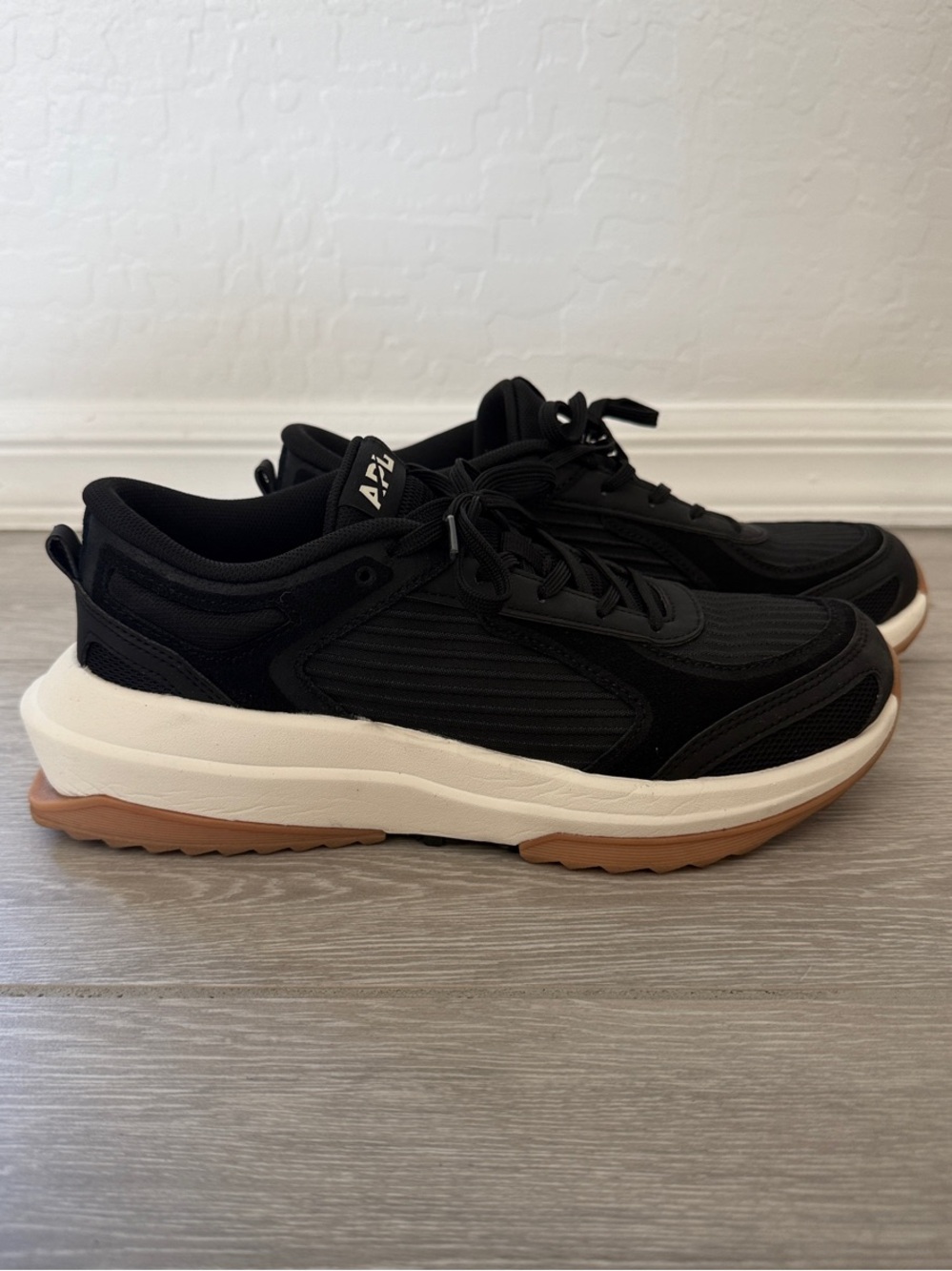 APL Jogger Sneakers - 7.5 - LIKE NEW